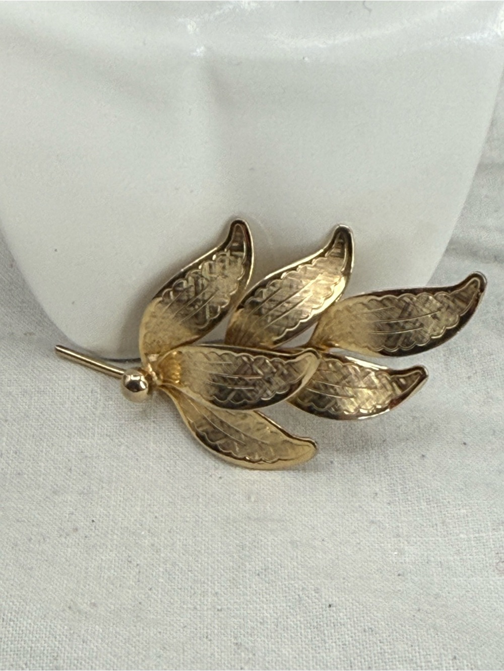 Vintage Multi Leaf Spray Textured Brushed Gold Tone Brooch